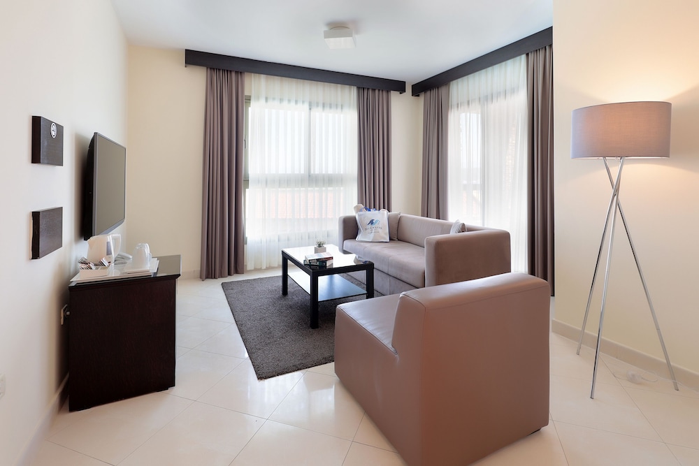 Blue Waves Resort 55/71