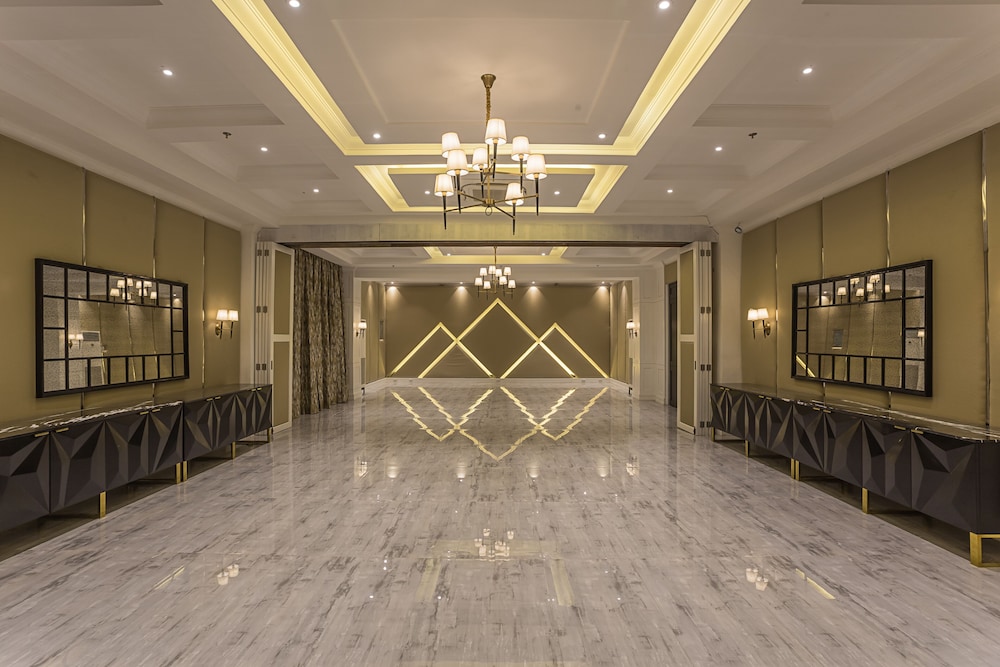Stonehill Suites 63/65