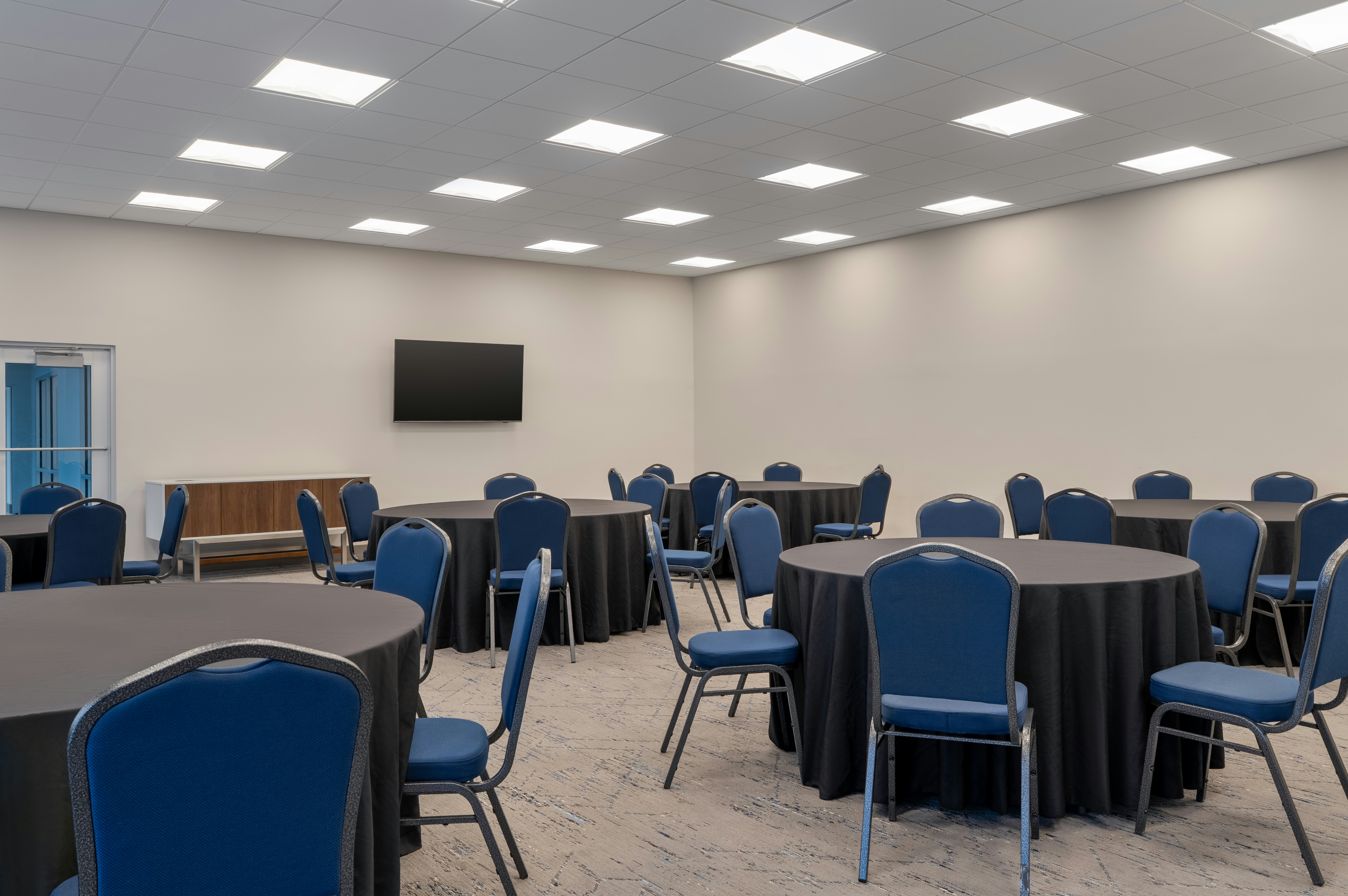 Holiday Inn Express and Suites Linden by IHG 45/55