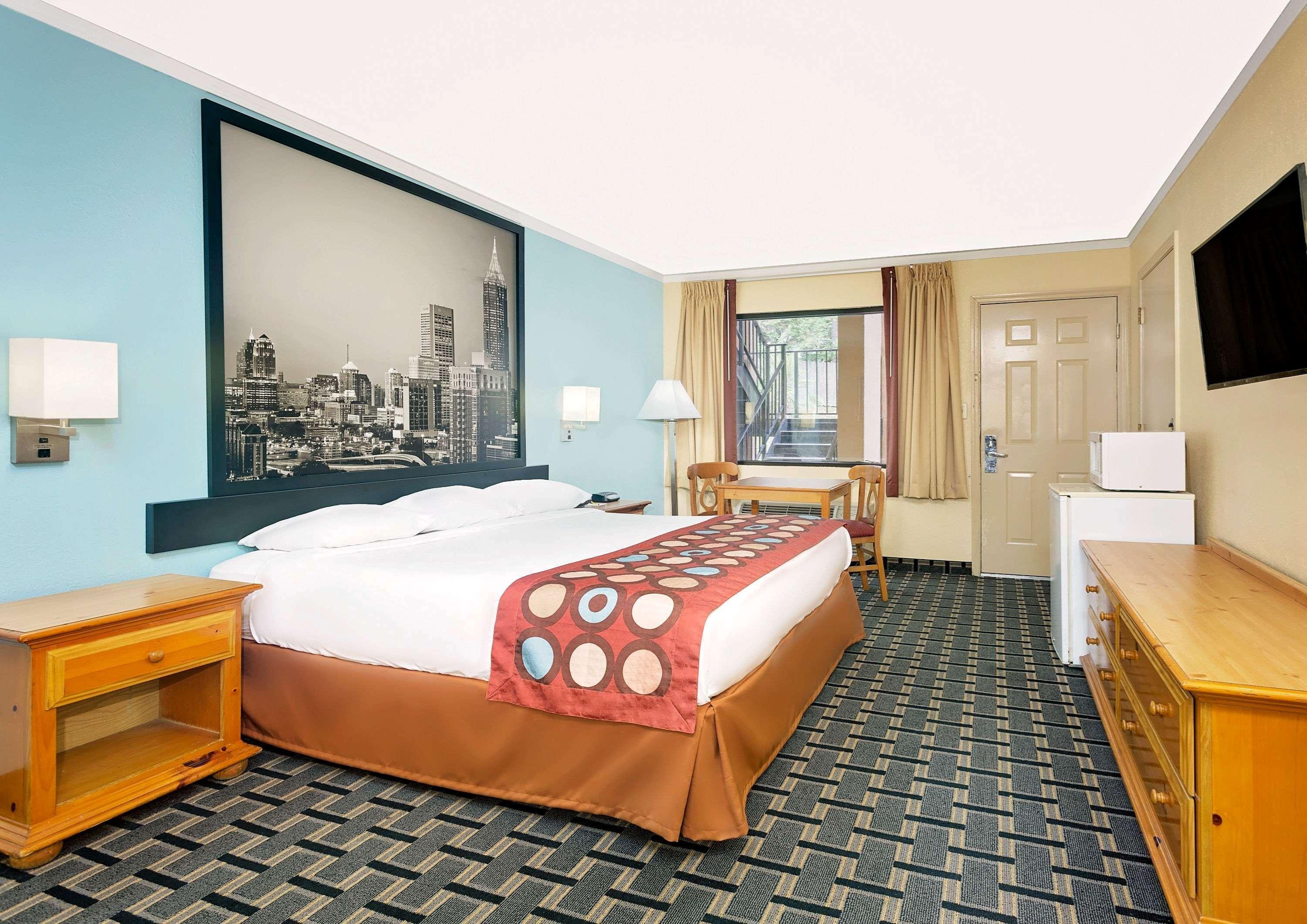 Super 8 by Wyndham Cartersville 8/15