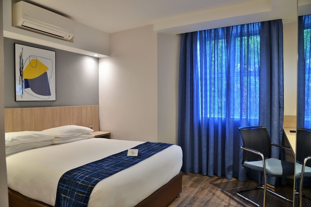 Room, Double Bed
