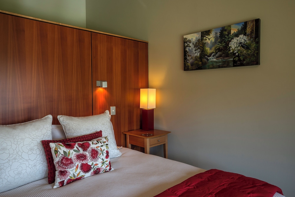 Lake Moeraki Wilderness Lodge 11/39