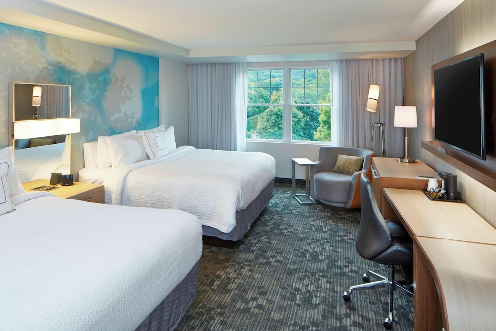 room, multiple beds