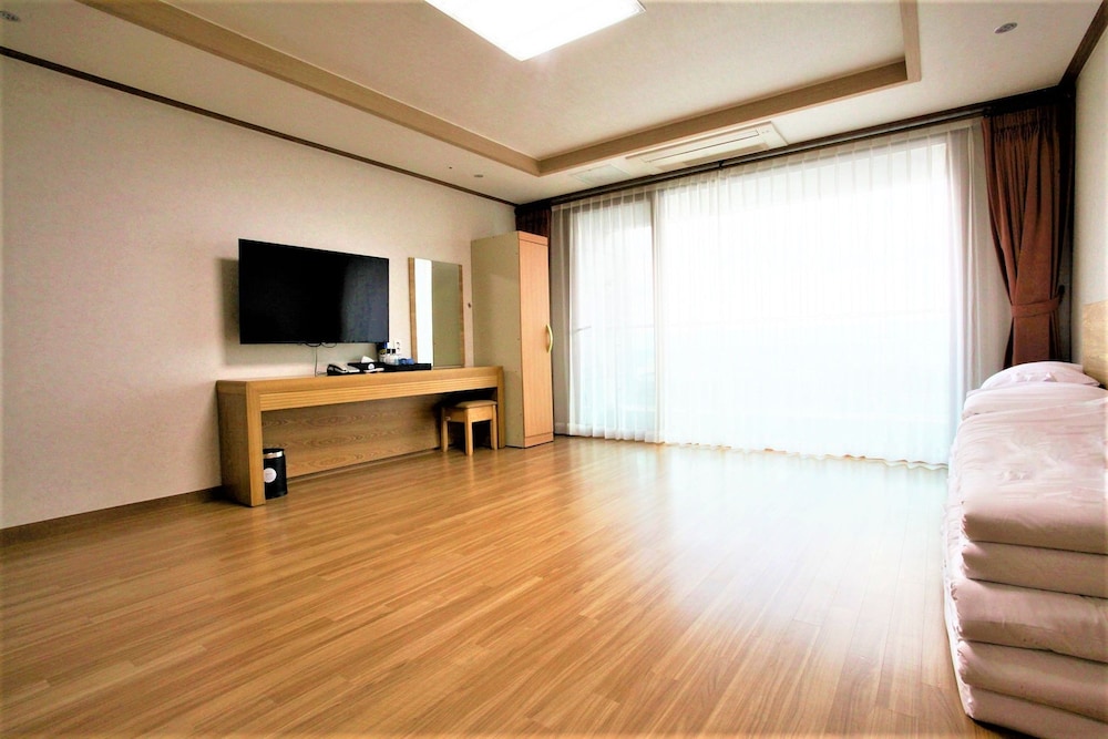 Sunbeach Resort 30/40