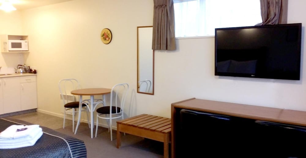 Rosewood Court Motel 20/48