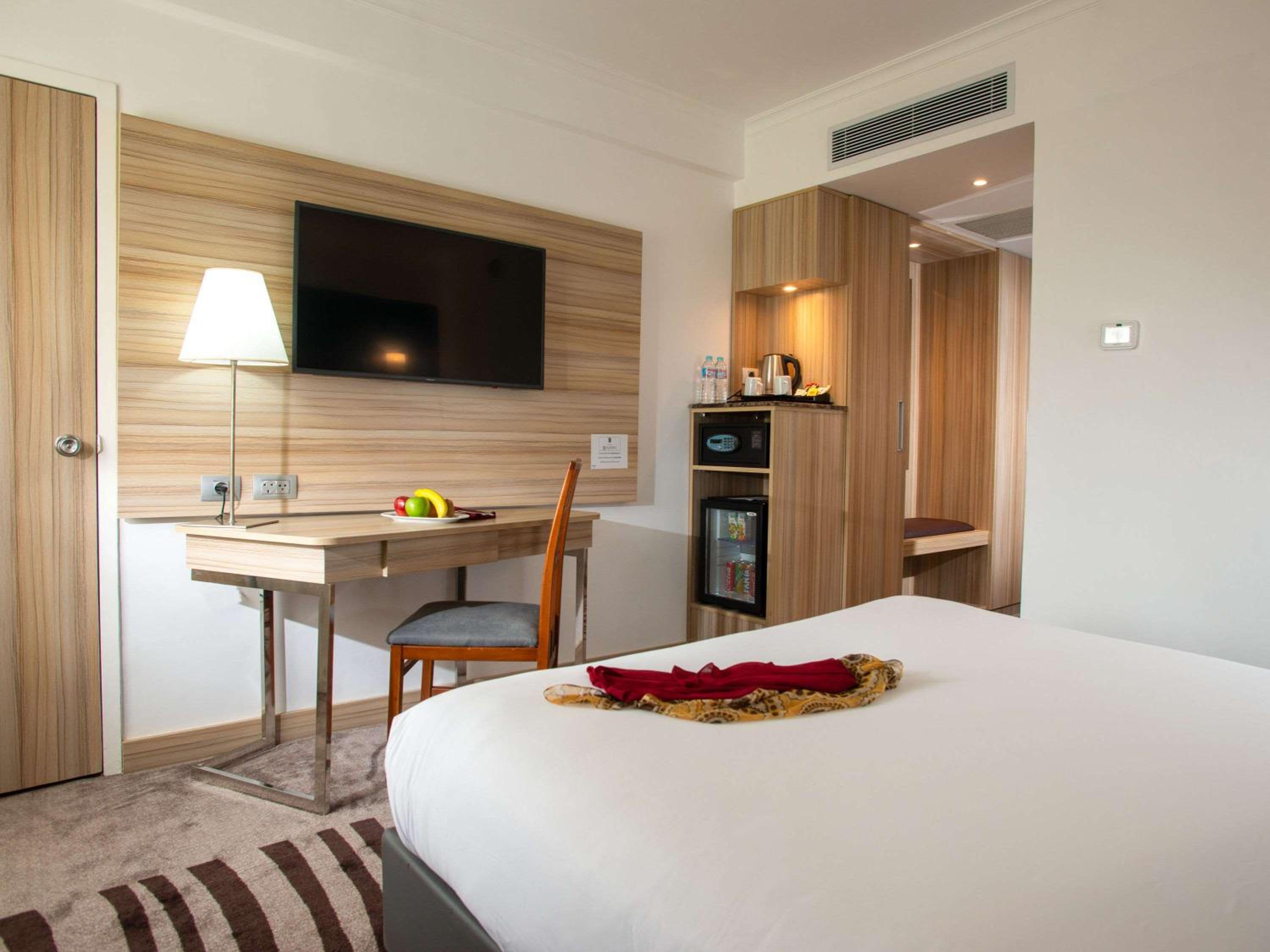 غرفة سوبيريور بإطلالة على المسبح، Novotel Cairo Airport 6/10