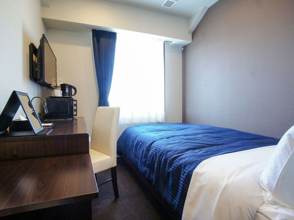 HOTEL LiVEMAX Yokohama Motomachi Ekimae 8/24