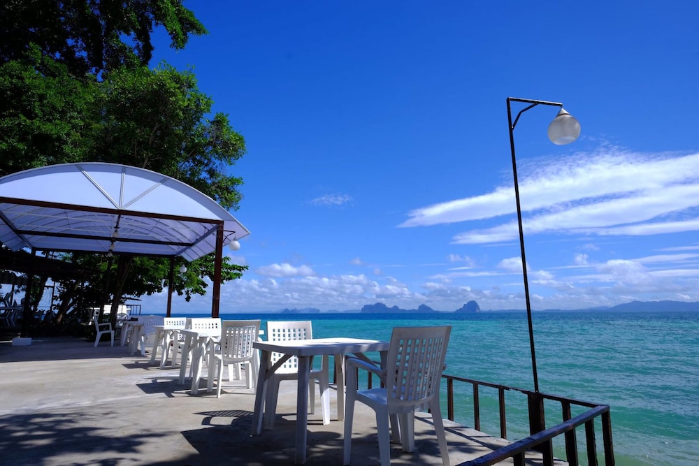 Koh Ngai Cliff Beach Resort 58/61