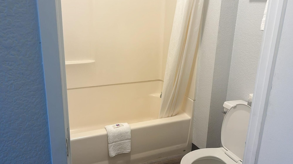 Motel6 Watsonville, CA - Monterey Area 63/64