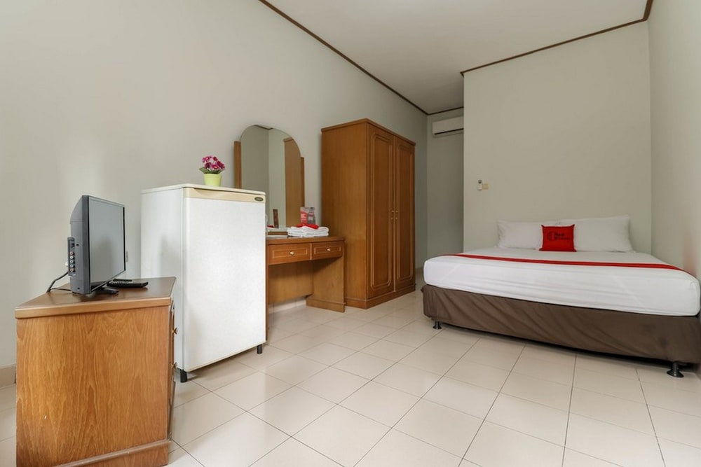 RedDoorz Plus at Karet Pedurenan 3 28/49