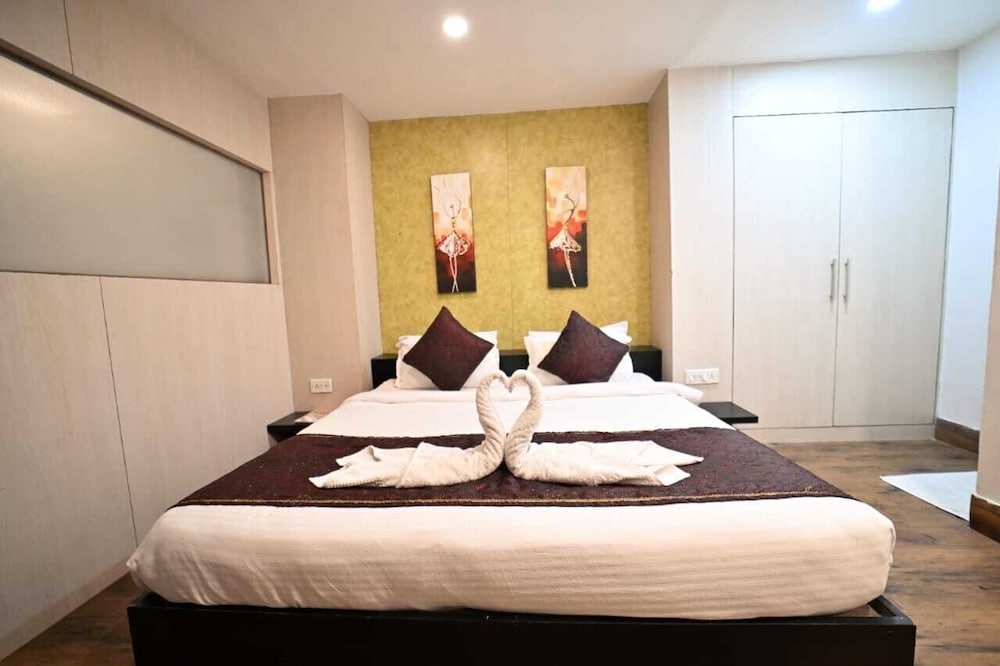 PRESIDENTIAL, SUITE