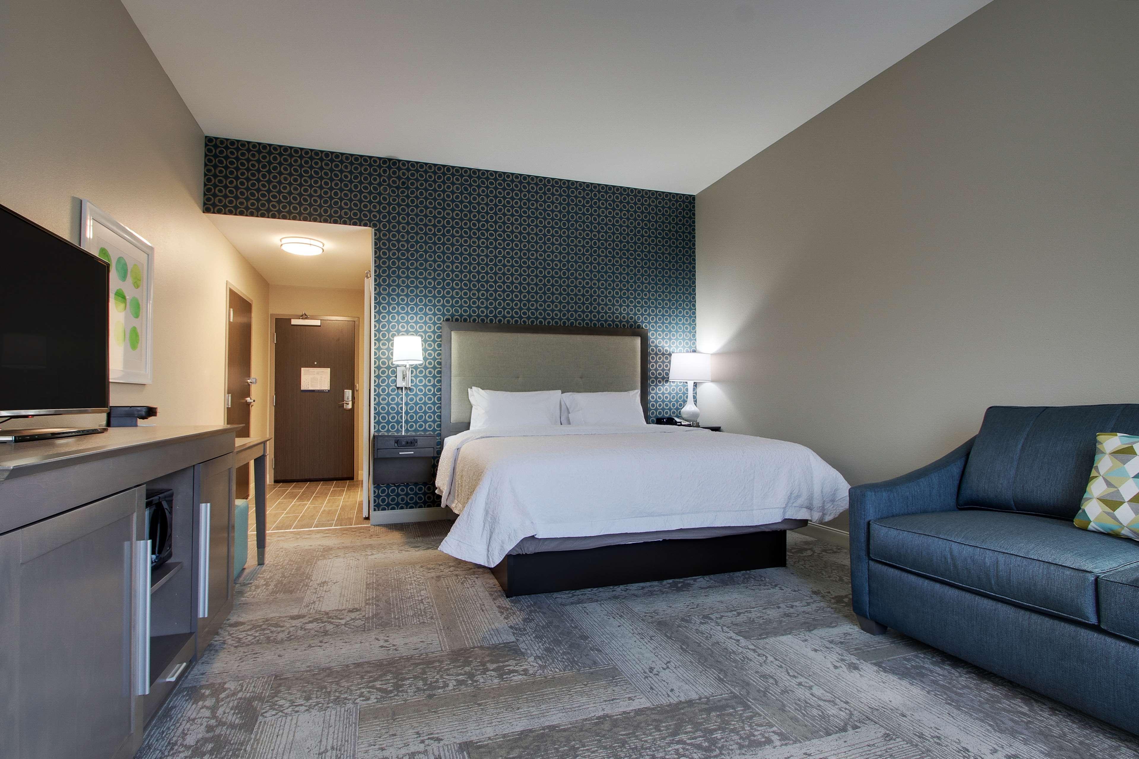 STUDIO, SUITE, KING BED