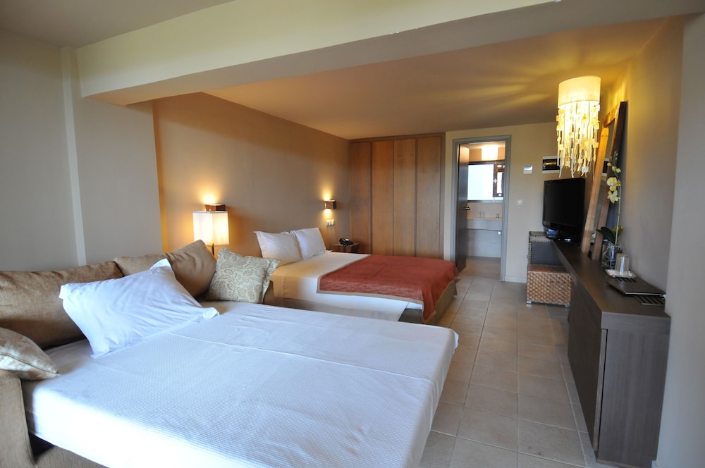 Aegeon Beach Hotel 10/50