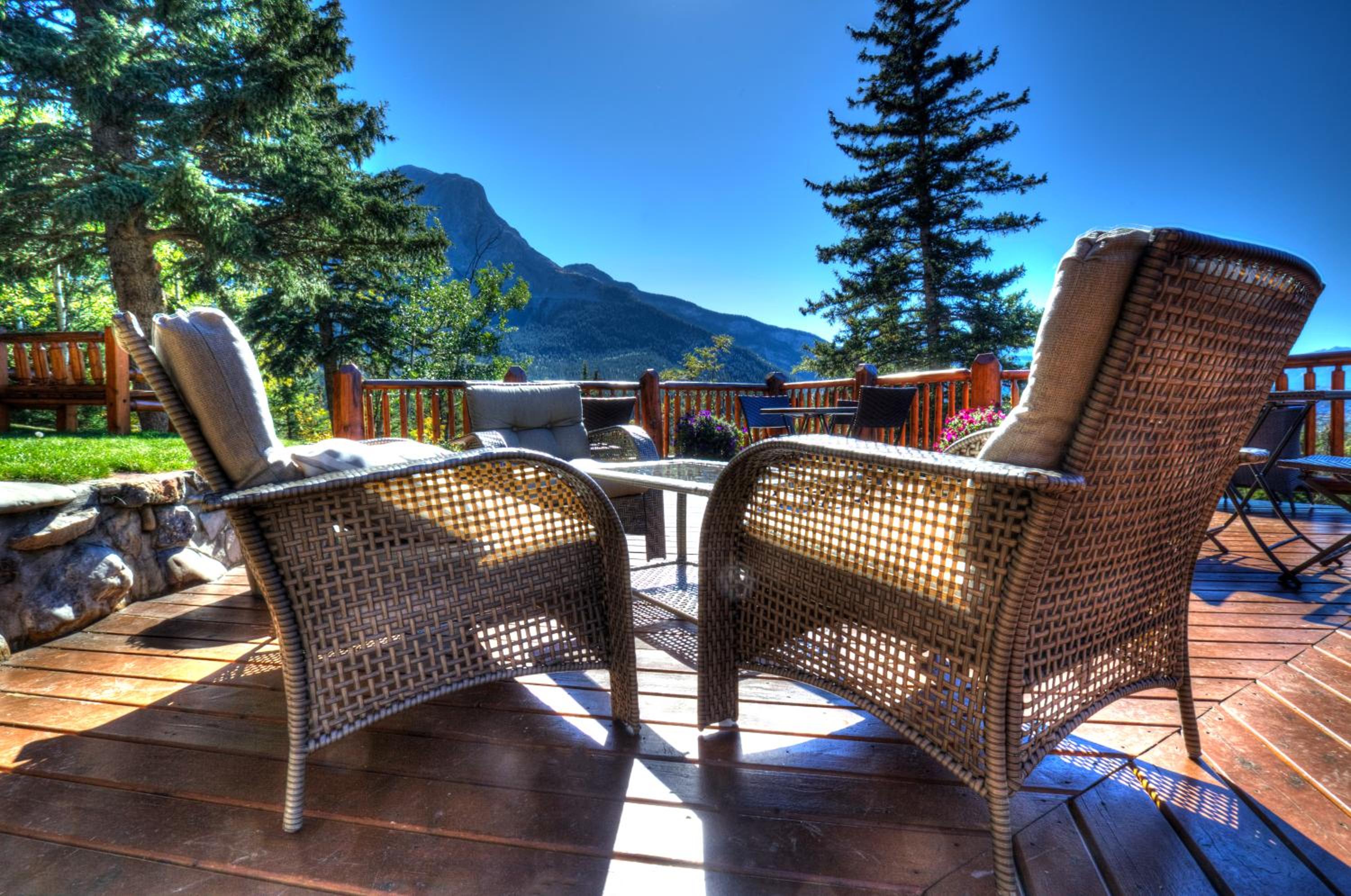 Overlander Mountain Lodge 18/22