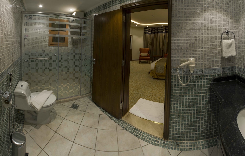 فندق البرج (Al-Borg Al-Watheer Serviced apartments) 40/43