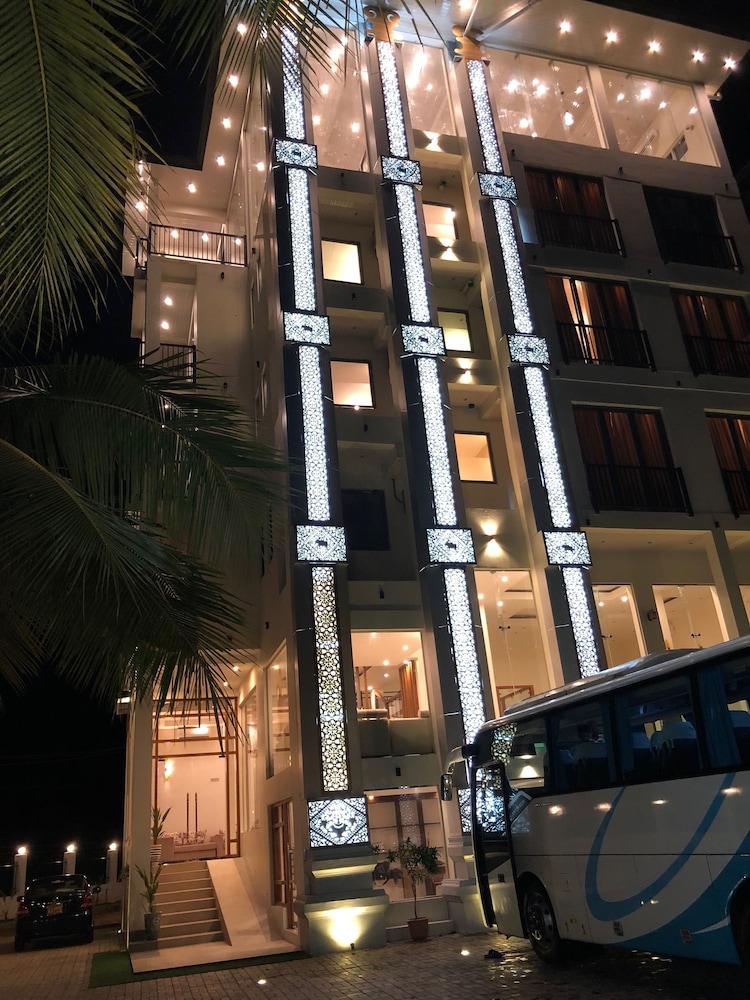 Rivendell Hotel 47/55