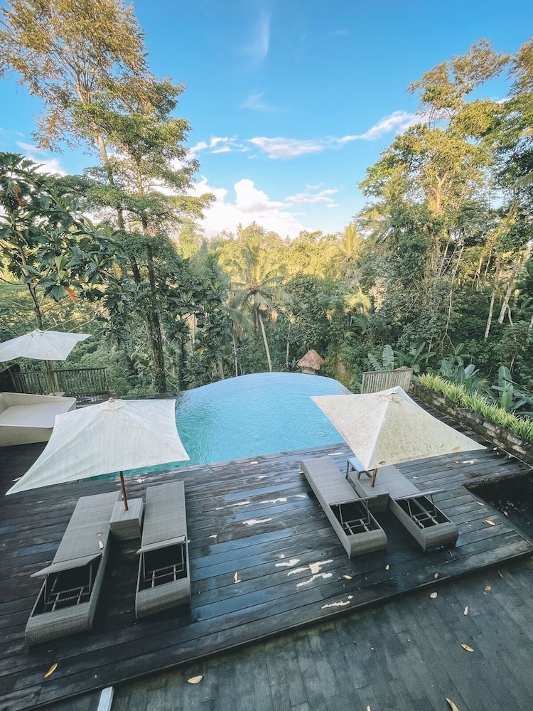 Angsoka Bungalow 16/18