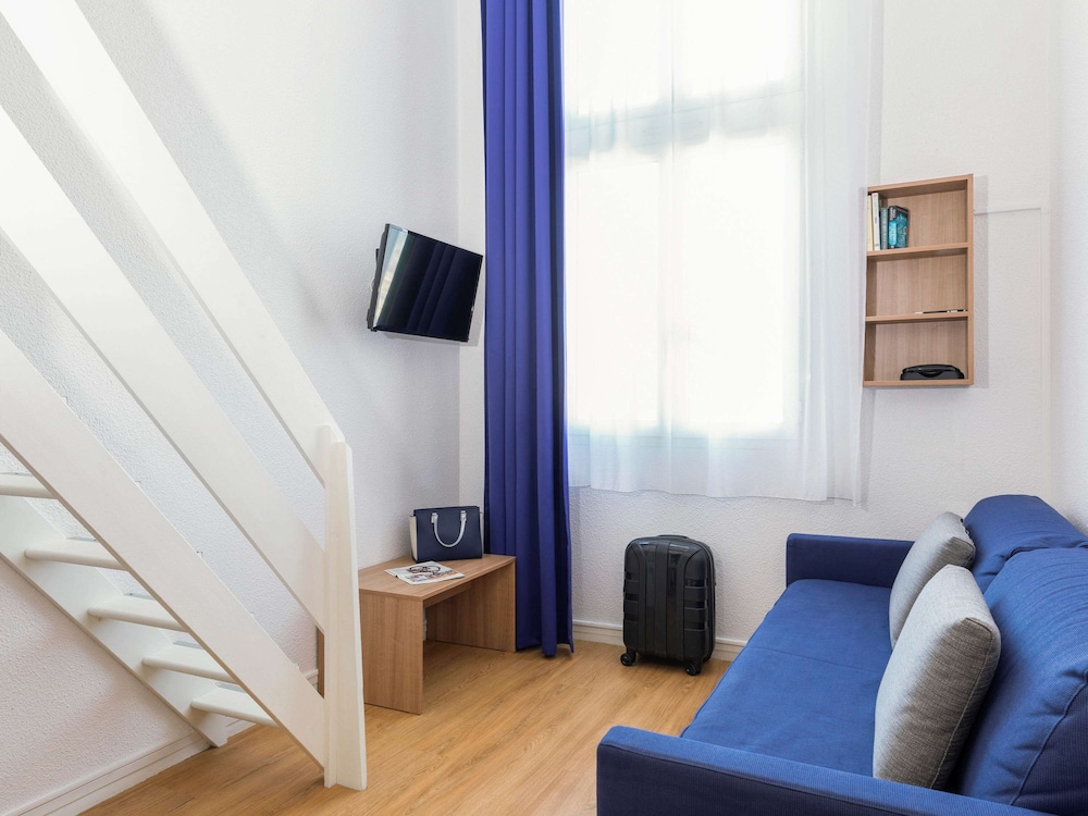 Adagio Access La Defense Place Charras 32/50
