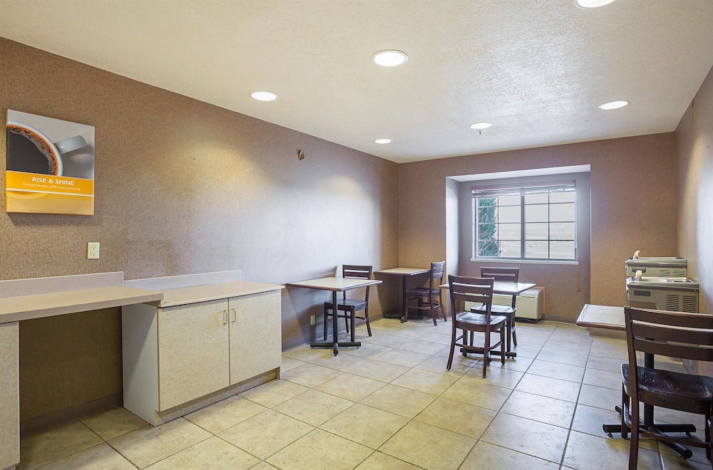 Motel6 Bernalillo, NM 50/62