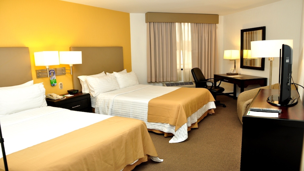 Holiday Inn Tijuana Zona Rio 24/74