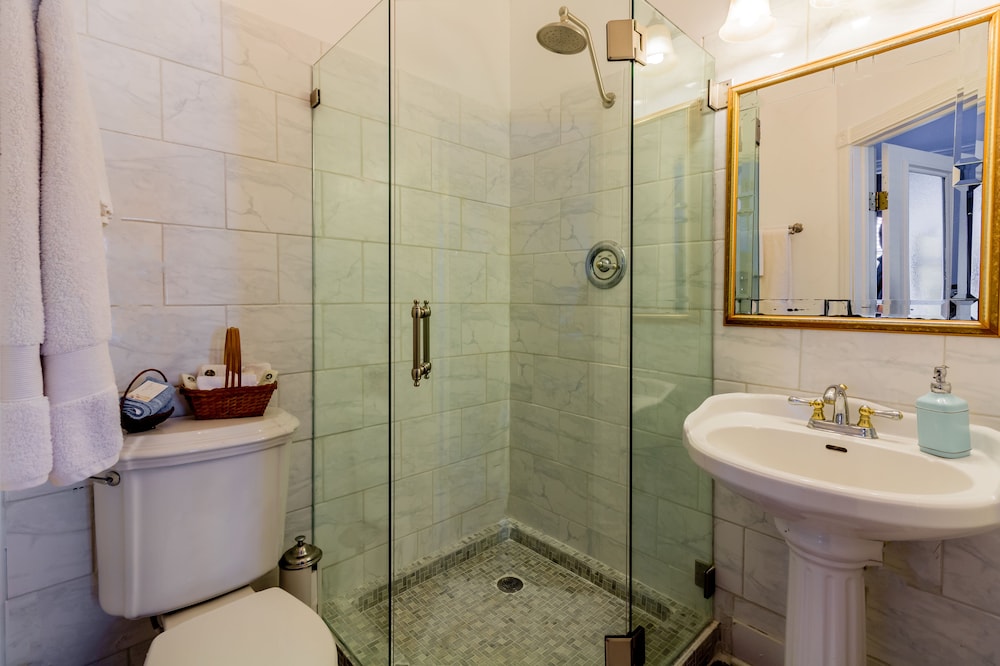 Amethyst Garden Inn 57/62