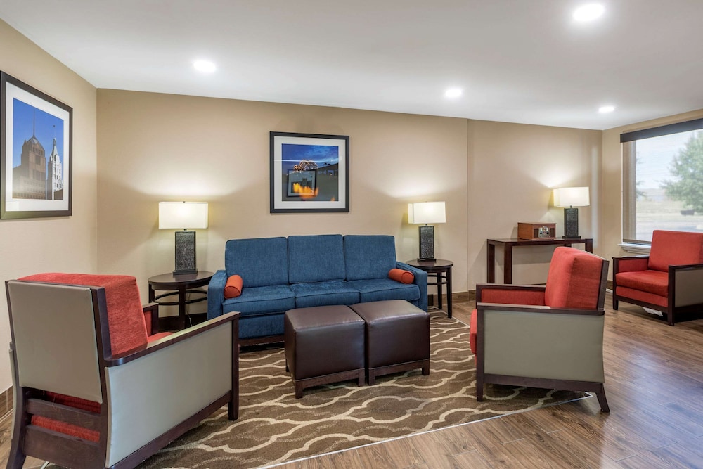 Comfort Inn & Suites Atoka-Millington 22/35