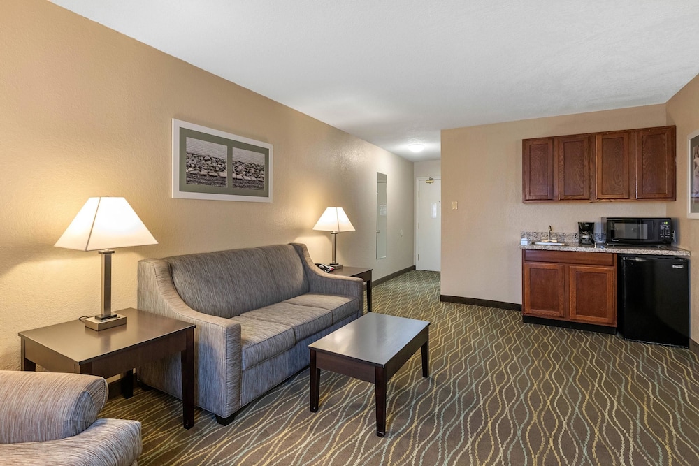Quality Inn & Suites Des Moines - Merle Hay Road 29/39