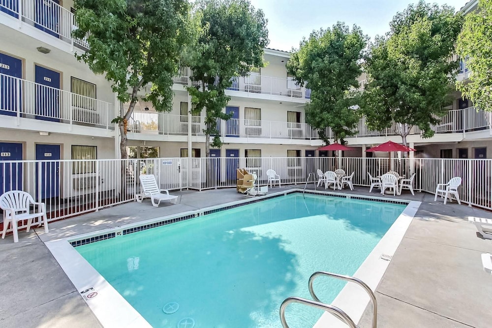 Motel6 Sunnyvale, CA - North 55/60