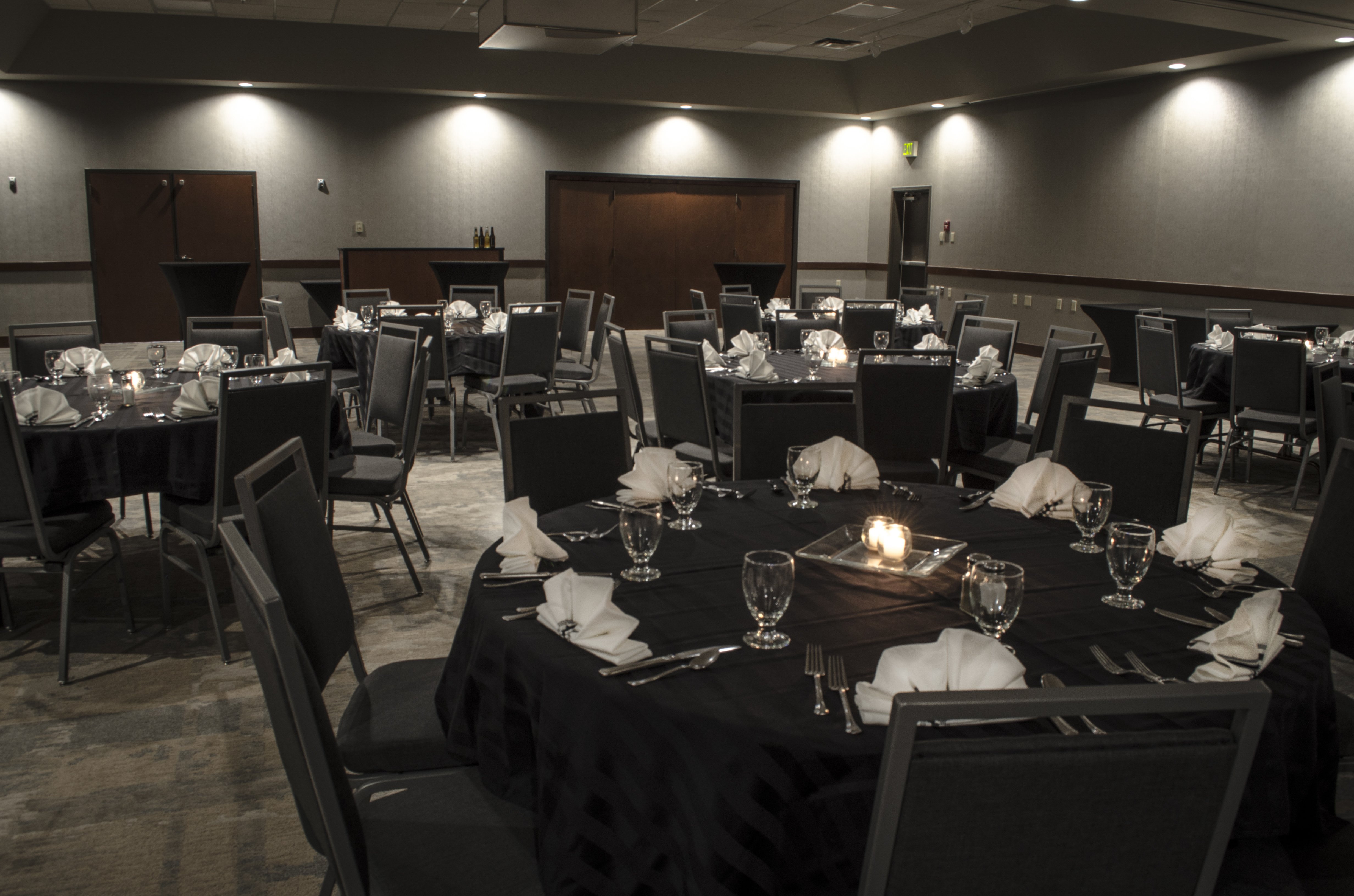 Holiday Inn Fargo 52/70