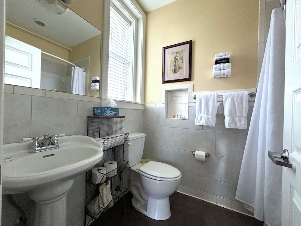 Grand Lux Inn 44/47