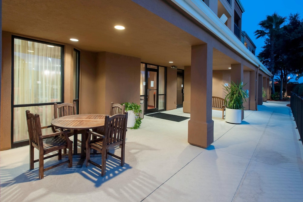 Courtyard By Marriott Lakeland 36/50