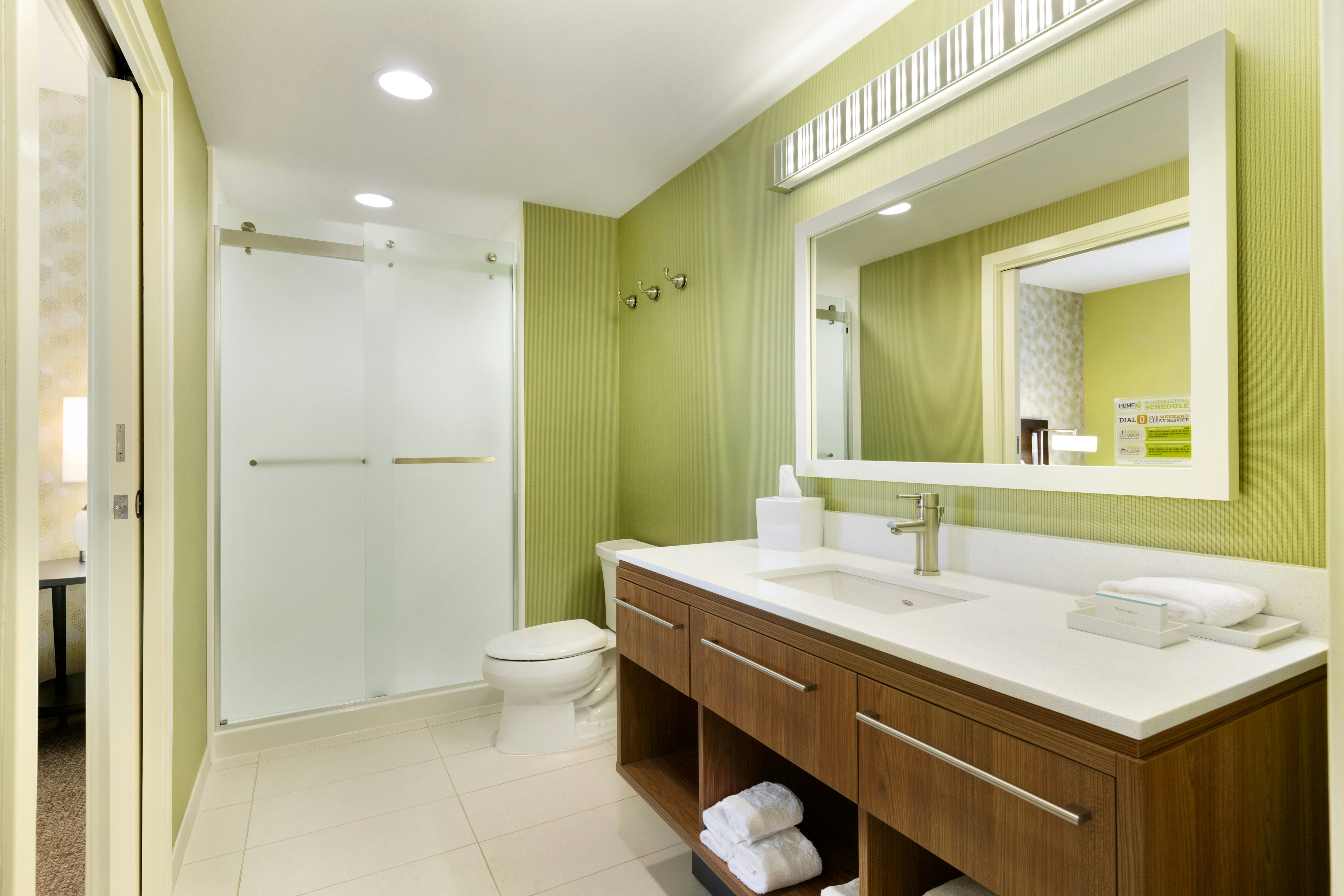 Studio, 2 Queen Beds, Sofa
