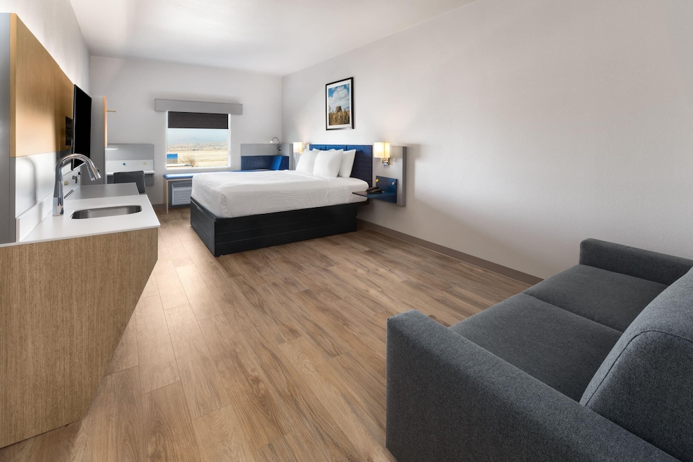 Microtel Inn & Suites by Wyndham Tooele 26/46