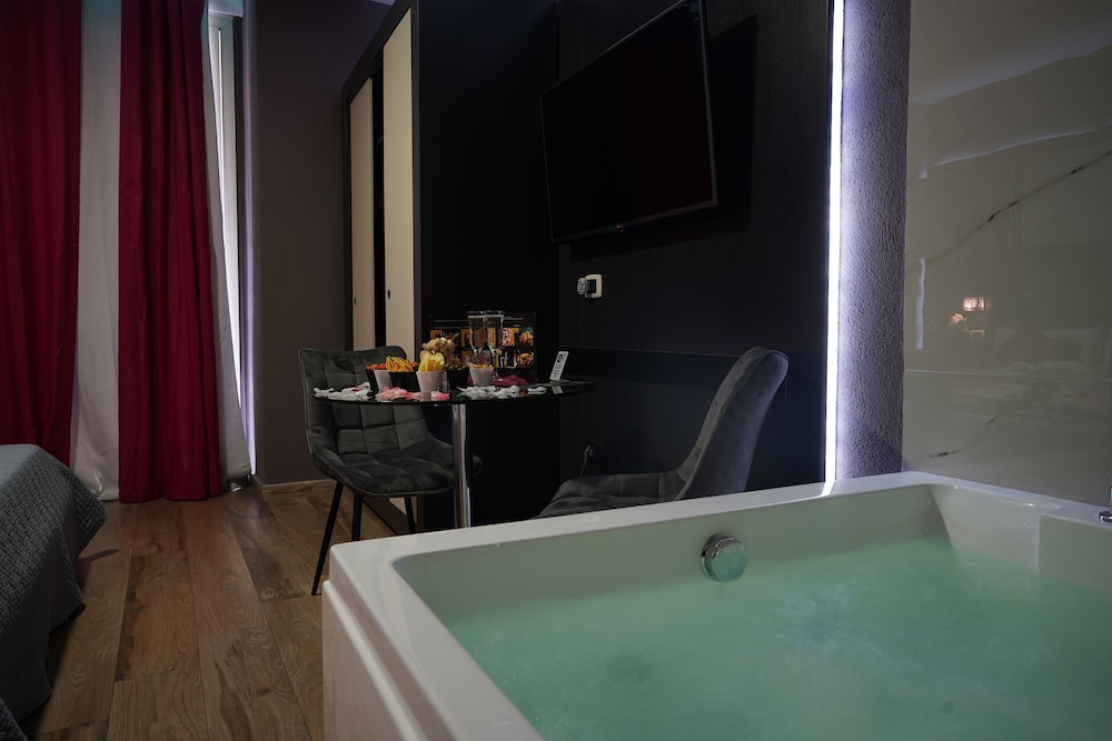 Hotel Angioino Spa 25/36