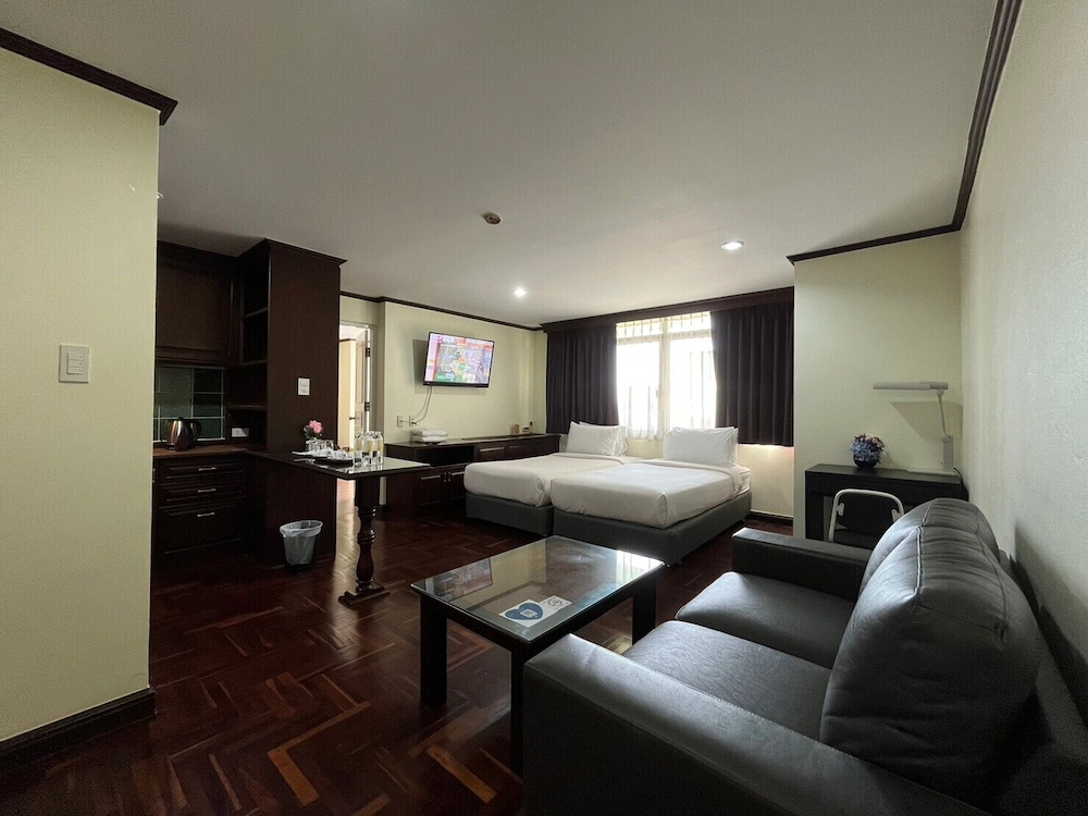 Yellow Ribbon Hills Boutique Suites 43/67