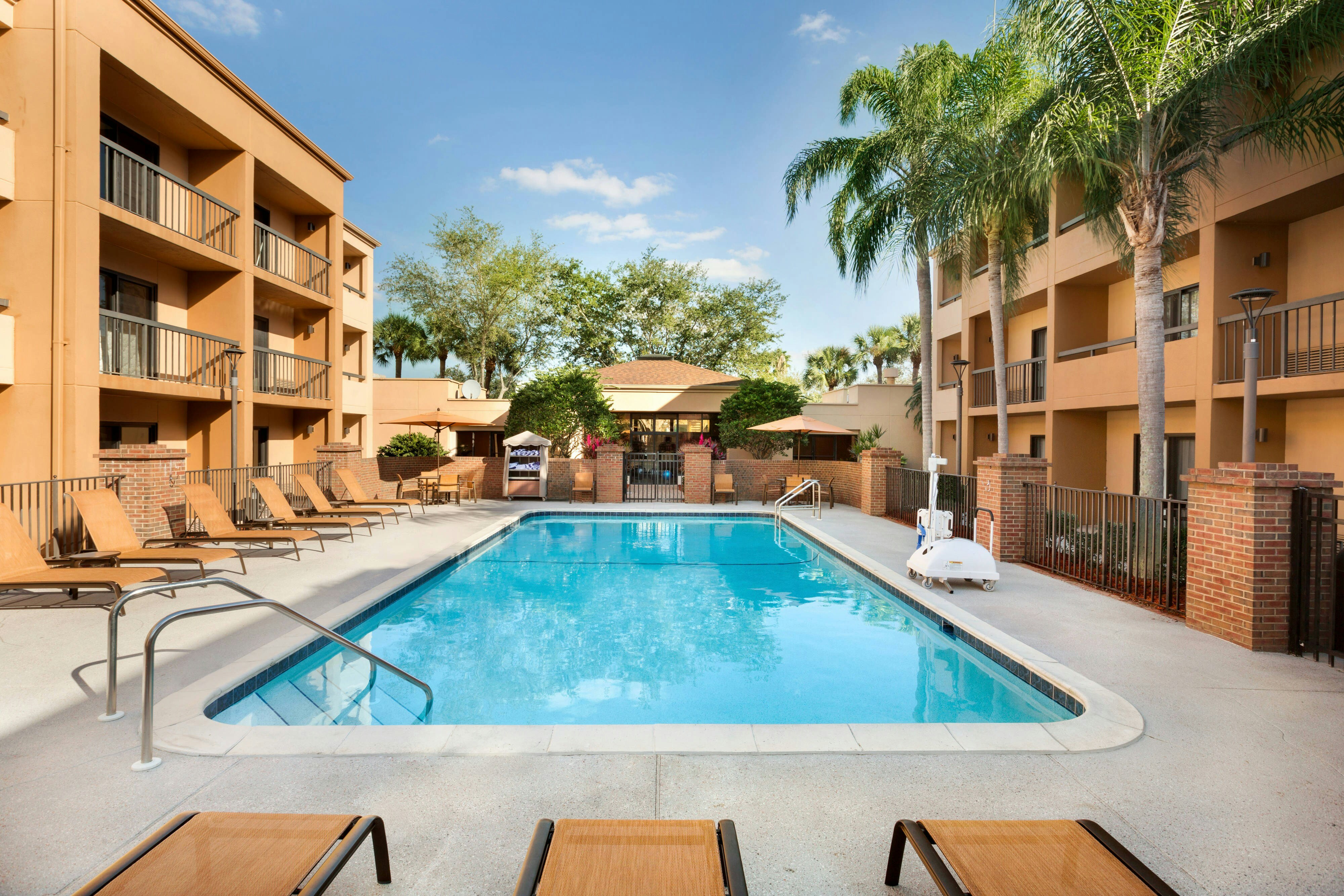 Courtyard by Marriott Fort Myers Cape Coral 22/23