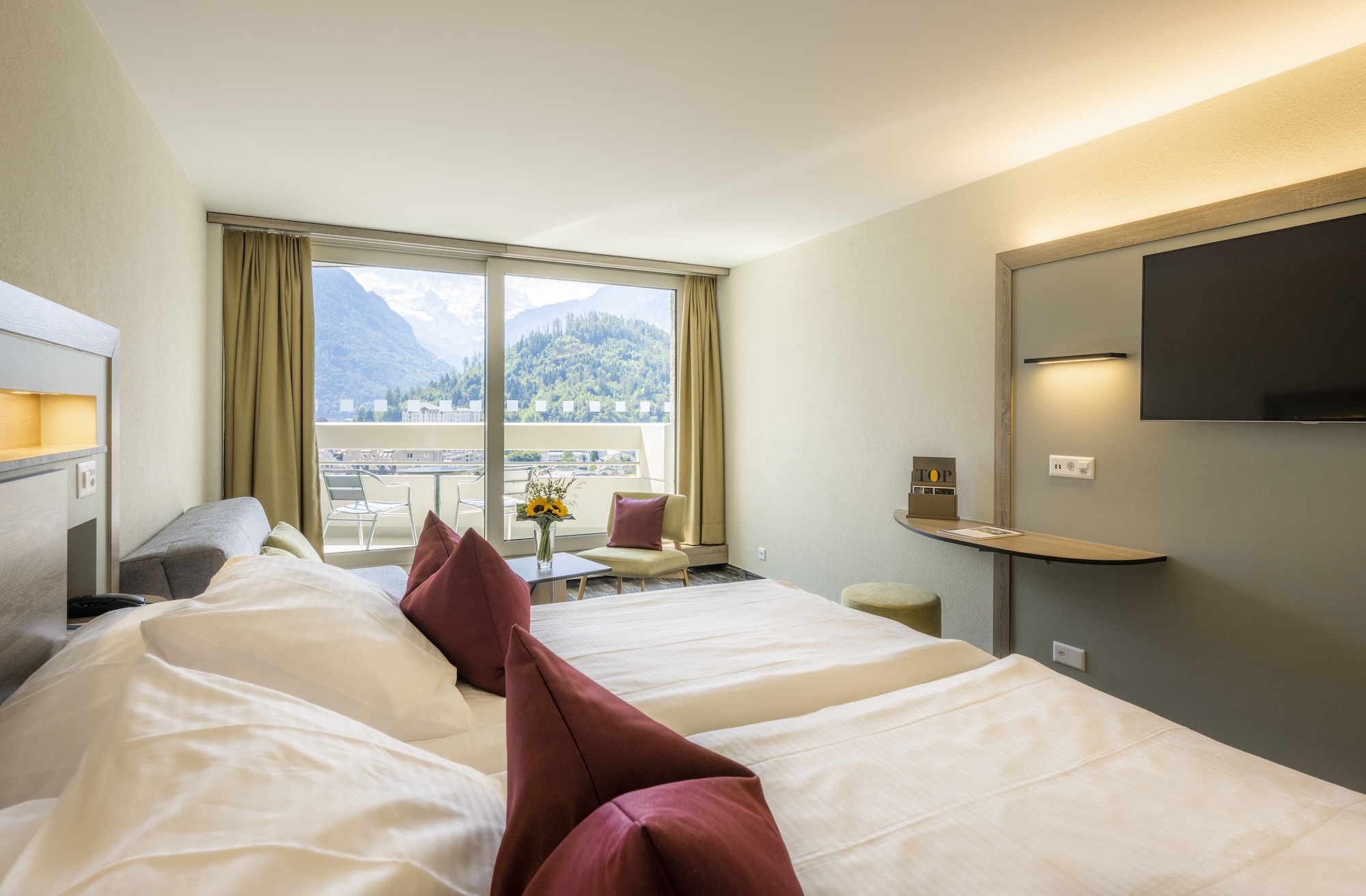 DELUXE, TWIN BEDS