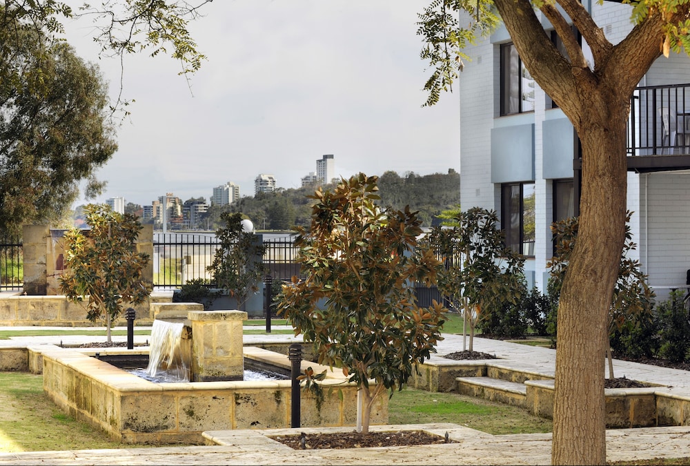 Lodestar Waterside Apartments 9/44