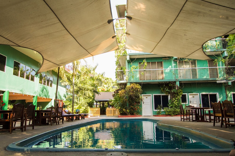 The Hideaway Hotel 4/39