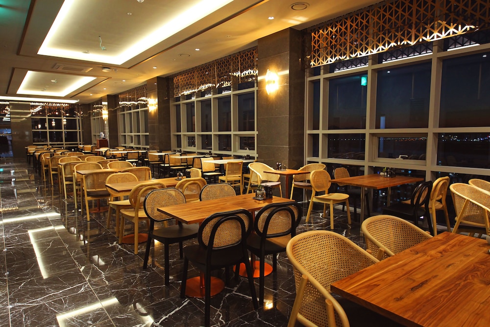 Layers Hotel Hadan 37/50