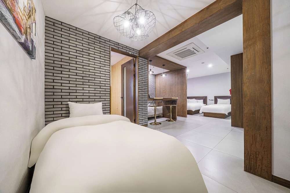 Mind Tourist Hotel 24/50