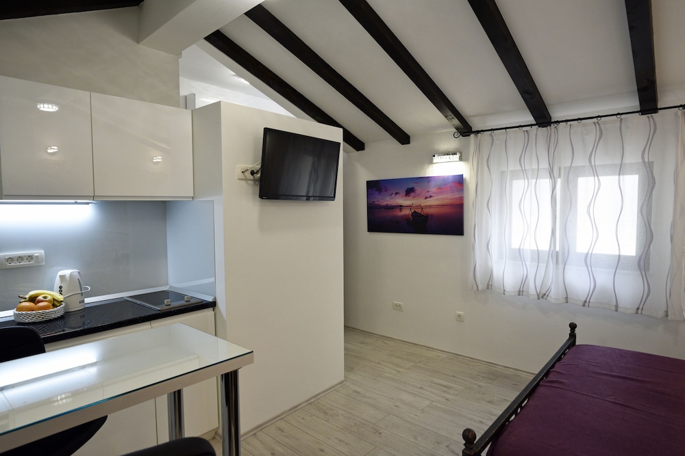 Kuzma Rooms 52/69