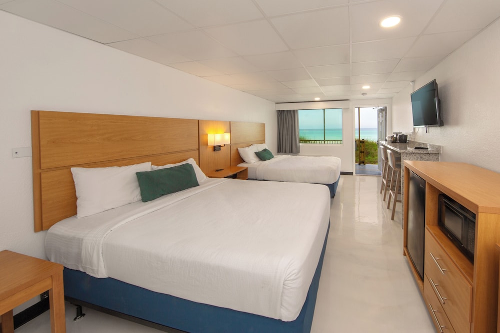 Walkout, 2 Queen Beds, Beach Front