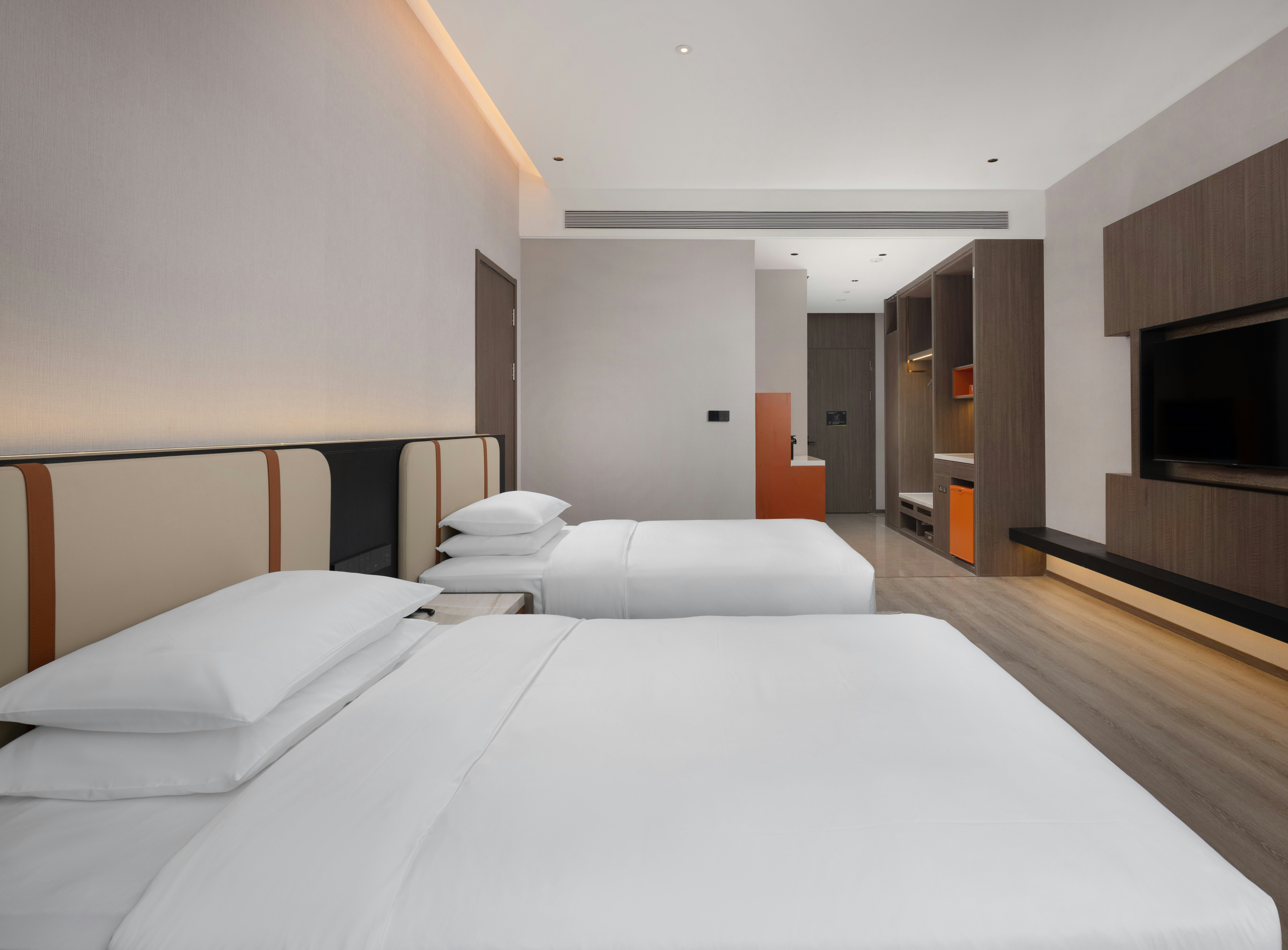 Home2 Suites by Hilton Yiwu World Trade Center 18/60