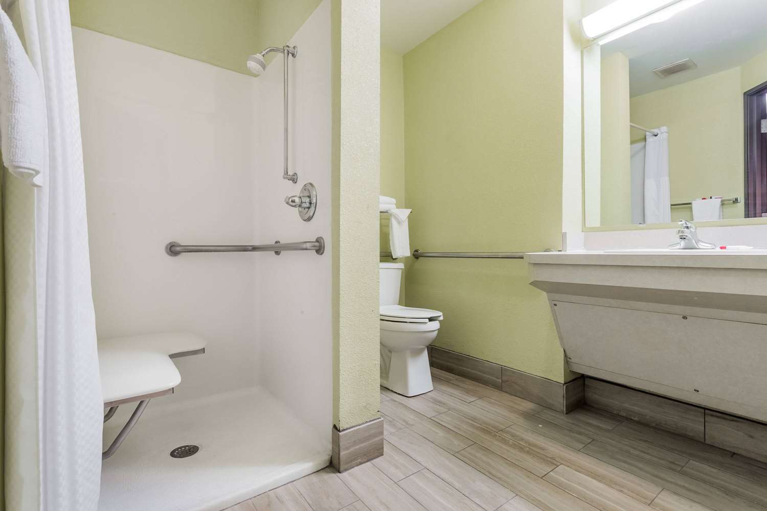 Days Inn Suites By Wyndham Rocky Mount Golden East 56/56