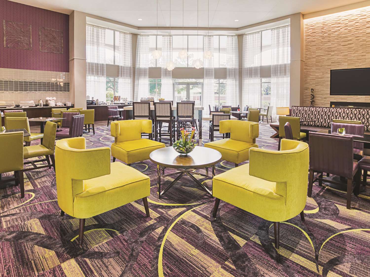 La Quinta Inn & Suites by Wyndham Fort Worth North 40/45