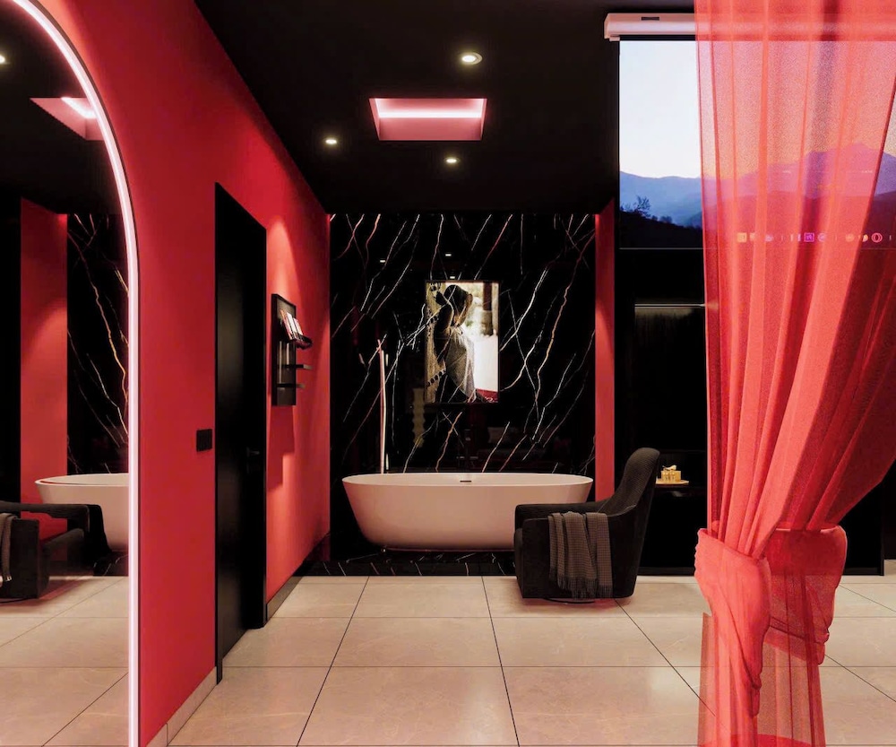 A Hotel 3/38