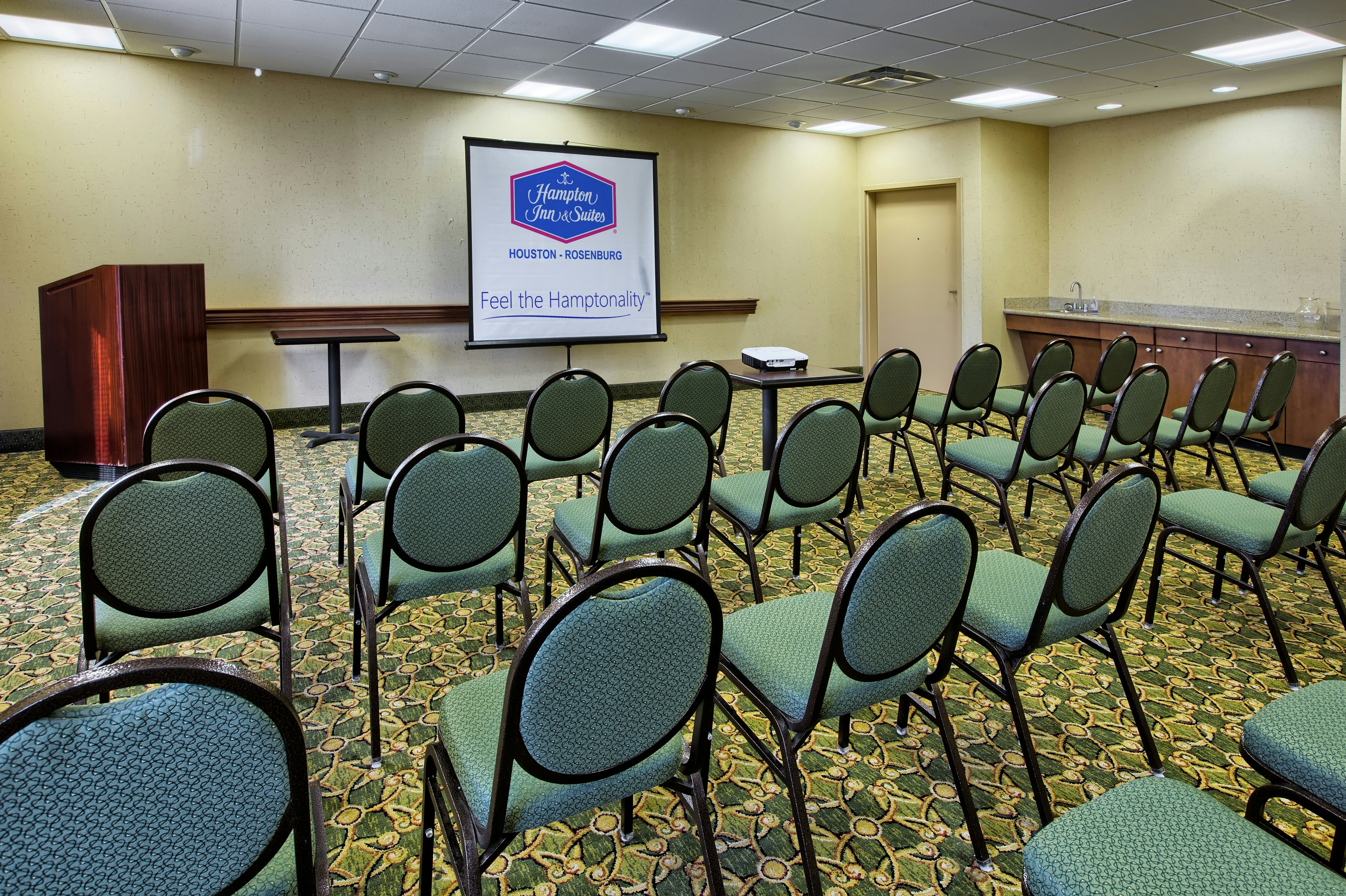 Hampton Inn and Suites Houston-Rosenberg 27/38