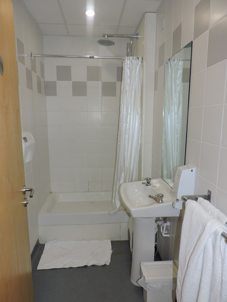 Garden Lane Backpackers 31/33
