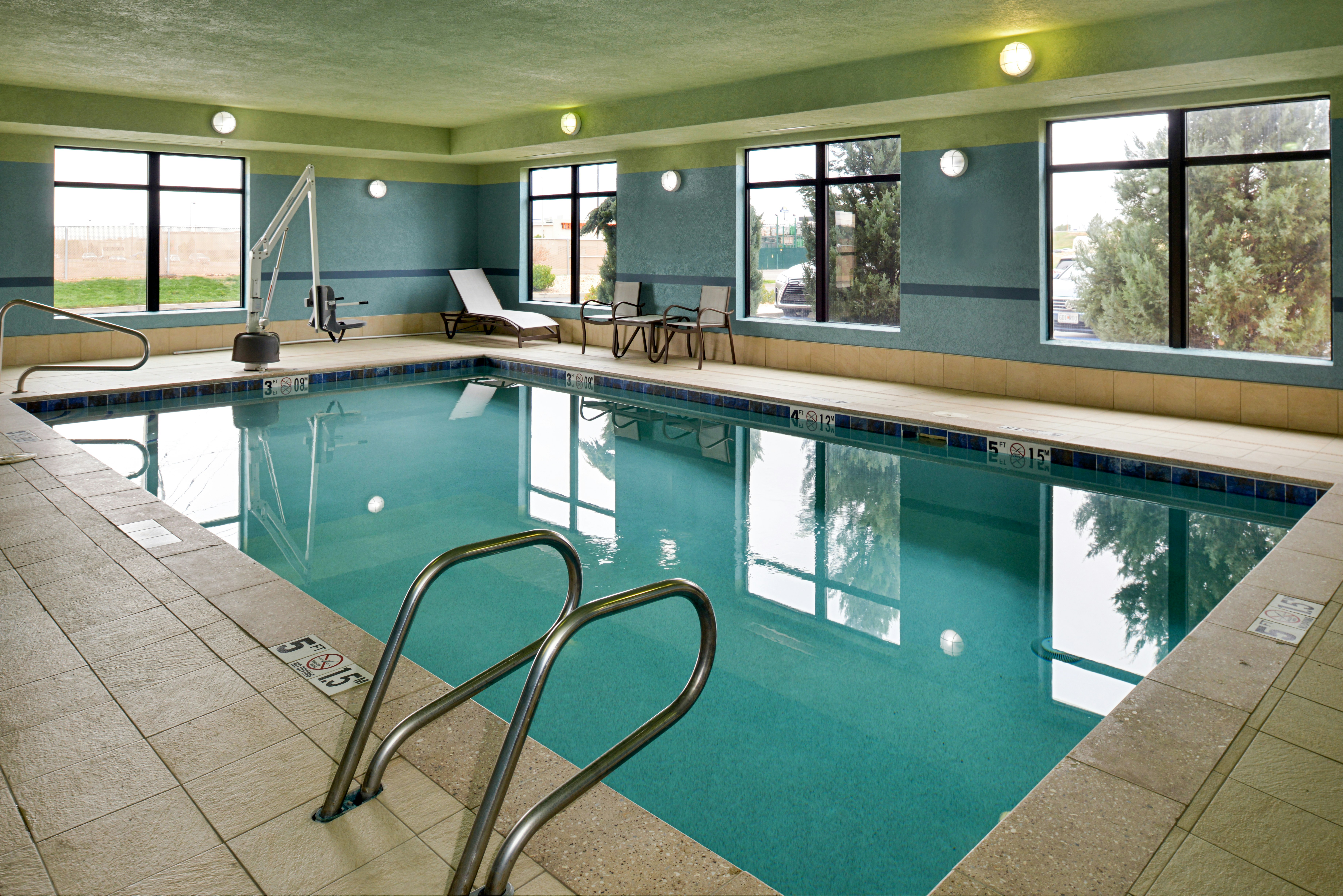 Holiday Inn Express Hotel And Suites Pueblo North 33/57